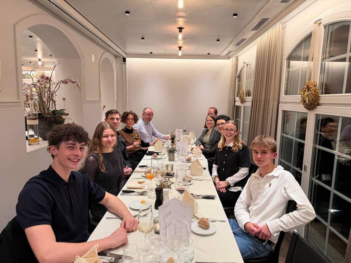 Am Samstagabend haben wir unser gemeinsames Weihnachtsessen im @kleinrigi verbracht und einen wunderbaren Abend zusammen genossen. Herzlichen Dank für die herzliche Gastfreundschaft, den aufmerksamen Service und das köstliche Essen.
Wir wünschen allen frohe Weihnachten und eine genussvolle Festzeit! 🎄✨😋